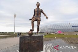 Bayern perkenalkan patung perunggu legenda timnas dan klub Franz Beckenbauer