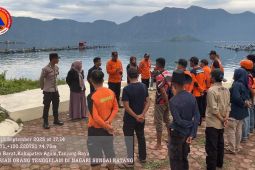 Agam lanjutkan cari nelayan hilang di Danau Maninjau
