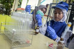 Pemeriksaan jajanan anak sekolah di Tangerang