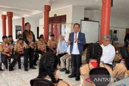 Menteri LH edukasi soal lingkungan pelajar Sekolah Rakyat di Bali