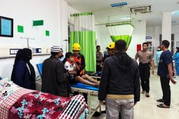 Tim SAR Anambas evakuasi pelajar yang alami hipotermia di kapal kandas