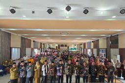 Seni menjadi guru cinta untuk generasi emas