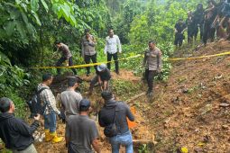 Polisi selidiki penemuan dua mayat di kebun alpukat