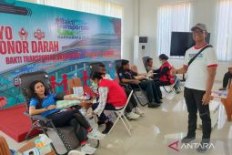 Bandara Komodo dan PMI kumpulkan 50 kantong darah dalam donor Harhubnas