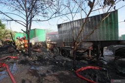 Kebakaran di ruang tunggu kendaraan Pelabuhan Kalimas