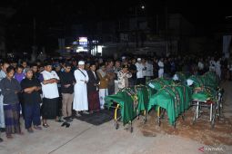 Shalat jenazah korban kecelakaan bus