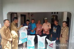 Pemkab Bantul distribusikan bantuan pupuk NPK bagi kelompok tani lahan pasir