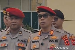 Polres Cianjur sita 637 botol miras dan menangkap dua orang penjual
