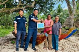 PT Timah serahkan bantuan bantu Kelompok Samudera Pesisir Kundur