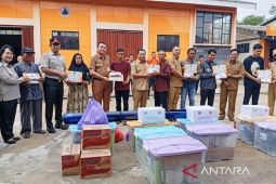 Bupati Kapuas serahkan bantuan korban kebakaran