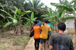 Tim SAR gabungan evakuasi remaja  hanyut di Sungai Batang Natal