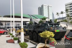 Menhan: Pasukan TNI terus jaga gedung parlemen