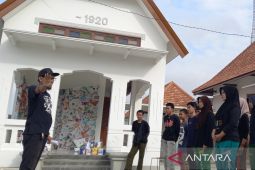 Pemkab Bangka Barat-Kantor Bahasa kerja sama lindungi sastra lokal