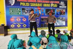 Polresta  Banjarmasin ajarkan anak usia dini mengenal rambu lalu lintas