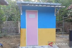 Pemkab Sampang bangun MCK demi tekan penyebaran penyakit menular