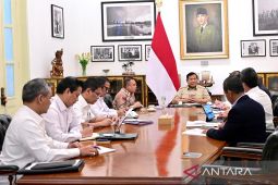 Prabowo panggil menteri ekonomi, bahas energi hingga BBM swasta langka