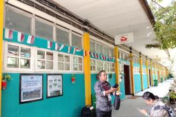 Wapres RI Gibran tinjau MBG di SMP Negeri 2 Sentani