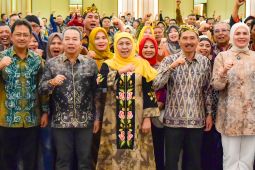Khofifah dorong kolaborasi ekonomi-persaudaraan Warga Jatim di Kalsel