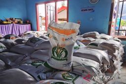 Pemerintah pusat beri bantuan sembako kepada orang tua siswa SR di Natuna