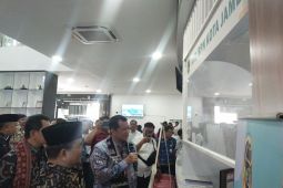 Wamen PANRB beri  penghargaan Pelayanan Publik Prima Pemkot Jambi