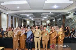 Belitung latih aparatur kelurahan dan desa kelola arsip