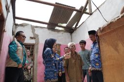 Bupati Serang janji perbaiki rumah terkena puting beliung