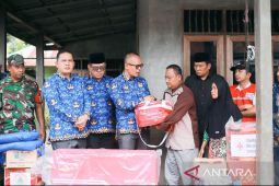 Pemkab Madina bantu korban kebakaran di Desa Huta Godang Muda