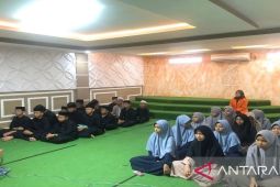 UNJA bina 30 santri menulis puisi bahasa daerah lestarikan budaya