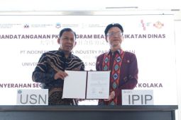 IPIP Berikan Beasiswa mahasiswa berprestasi USN Kolaka