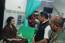 Jenguk siswa SMAN2, Bupati Lamongan pastikan kondisinya membaik pascakeracunan