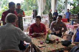 Perkuat pengawasan orang asing, Imigrasi Sabang gelar operasi gabungan Tim PORA di Kecamatan Sukajaya