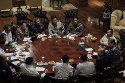Prabowo pushes solar power, sea wall, cassava program