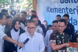 Menko Pangan bagikan 1,5 ton bantuan beras untuk warga Aceh