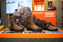 Pentingnya sepatu berpengaman SNI