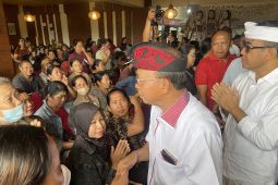 Pemda serahkan Rp2,7 miliar untuk 373 pedagang terdampak banjir Bali