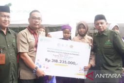 Baznas Pangkalpinang serahkan beasiswa untuk 809 siswa kurang mampu