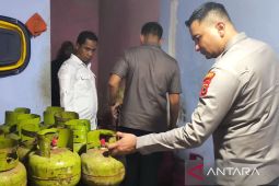 Polisi bongkar praktik pengoplosan elpiji Pertamina di Gowa