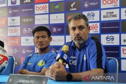 Pelatih Arema mewaspadai kualitas pemain Persib Bandung