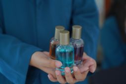 Mahasiswa Ubaya ciptakan inovasi parfum dari ekstrak limbah buah