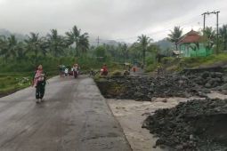 Getaran banjir lahar hujan Gunung Semeru tercatat lebih dari 2,5 jam