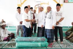 Bupati dan Wabup Palas Jum'at berkah di Masjid Roudohtul Jannah Desa Tangga Bosi