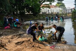 Aksi World Cleanup Day di Bandung