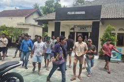 Mapolsek Wanasaba Lombok Timur digeruduk massa