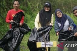 Bangka Tengah gelar aksi bersih sampah peringati "World Cleanup Day"