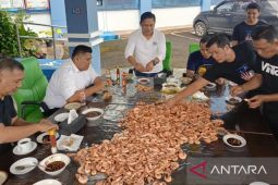 Badan Mutu KKP Babel gelar makan udang massal