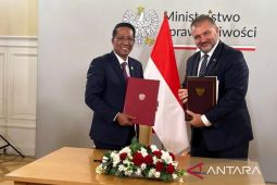 Polandia memutuskan tembak jatuh benda