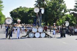 Taruna AAL pukau warga Makassar dengan Kirab Drum Band