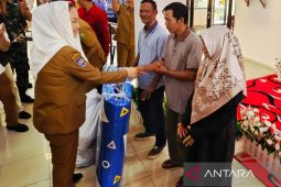 Kemensos beri sembako dan alat tidur ke wali siswa Sekolah Rakyat Natuna