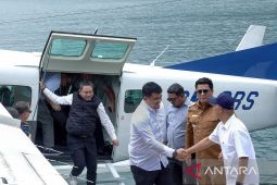 Gubernur Sumut jajal transportasi  baru seaplane ke Danau Toba