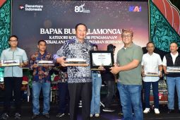 Pemkab Lamongan raih penghargaan KAI atas komitmen keselamatan